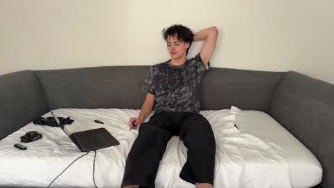 Snapshot of bluskyzz chatting on 02-17-25, 03:42 BluSky online show from 02-17-25, 03:42