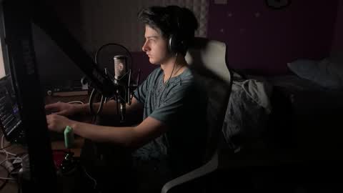 Snapshot of bluskyzz chatting on 12-16-25, 01:05 BluSky online show from 12-16-25, 01:05