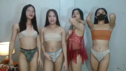 Snapshot of blythe_show chatting on 02-15-25, 12:22 blythe_show online show from 02-15-25, 12:22