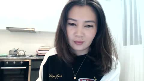 Snapshot of bmw_lovee chatting on 01-13-25, 04:19 Liya online show from 01-13-25, 04:19