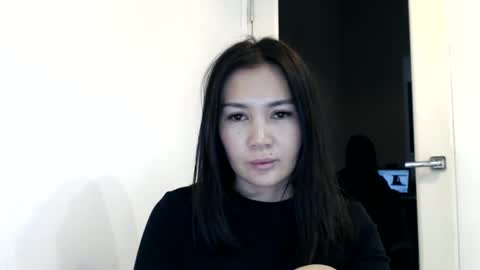 Snapshot of bmw_lovee chatting on 10-15-25, 05:35 Liya online show from 10-15-25, 05:35