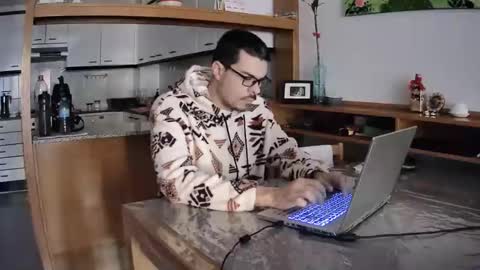 Snapshot of bobber_30 chatting on 11-17-25, 08:31 Bobber online show from 11-17-25, 08:31