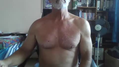 Snapshot of bobbgud chatting on 09-14-25, 08:35 Bobbgud online show from 09-14-25, 08:35