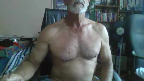 Snapshot of bobbgud chatting on 10-30-25, 11:44 Bobbgud online show from 10-30-25, 11:44