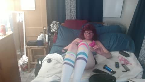 Snapshot of bobbiloosehole chatting on 02-12-25, 10:24 Bobbi online show from 02-12-25, 10:24