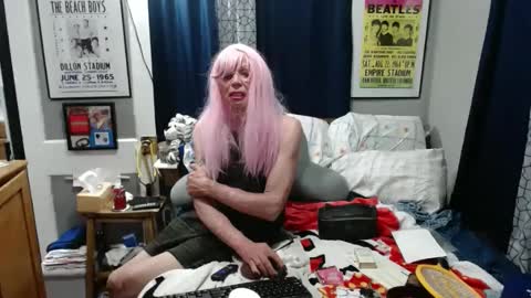 Snapshot of bobbiloosehole chatting on 10-10-25, 02:54 Bobbi online show from 10-10-25, 02:54