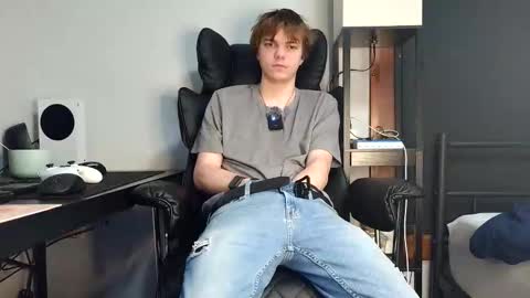 bobby72738 online show from 12-17-25, 03:34