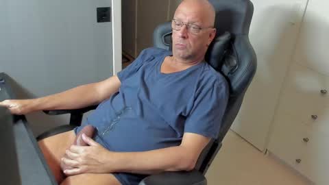 Snapshot of bobo_k chatting on 02-12-25, 06:30 bobo_k online show from 02-12-25, 06:30