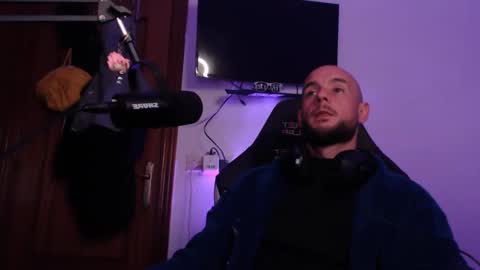 Snapshot of bodyking69 chatting on 01-27-25, 07:13 bodyking69 online show from 01-27-25, 07:13