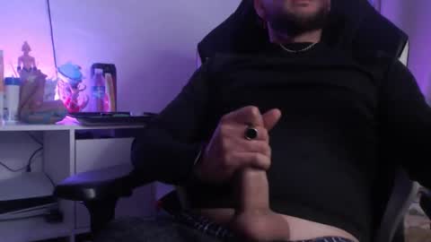 Snapshot of bodyking69 chatting on 02-02-25, 09:45 bodyking69 online show from 02-02-25, 09:45