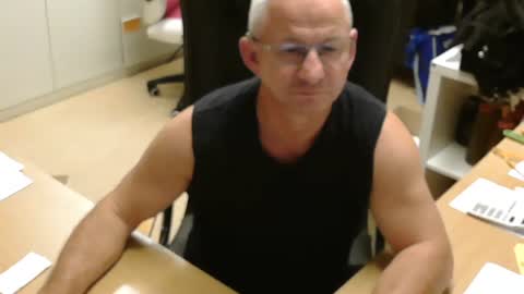 Snapshot of bodymen1 chatting on 09-23-25, 08:12 bodymen1 online show from 09-23-25, 08:12