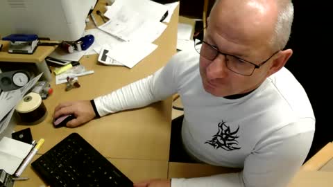 Snapshot of bodymen1 chatting on 11-19-25, 07:36 bodymen1 online show from 11-19-25, 07:36