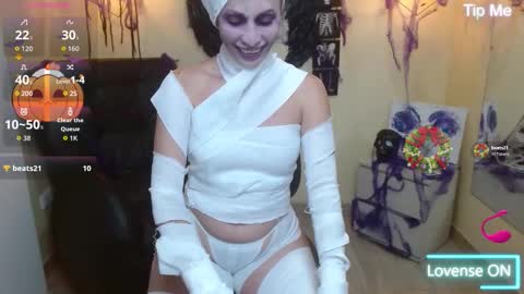 Snapshot of bom_bomx chatting on 10-26-25, 12:05 Paris online show from 10-26-25, 12:05