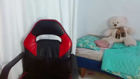 Bonnie online show from 02-06-25, 03:27