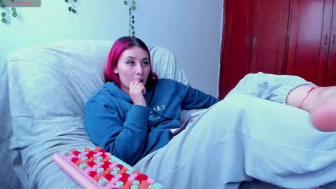 Bonnie Help me reach 500 likes online show from 01-31-25, 08:33