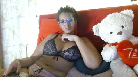 Queen Bon Vivantt online show from 01-27-25, 01:09