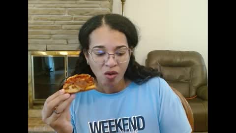 Queen Bon Vivantt online show from 09-22-25, 04:20