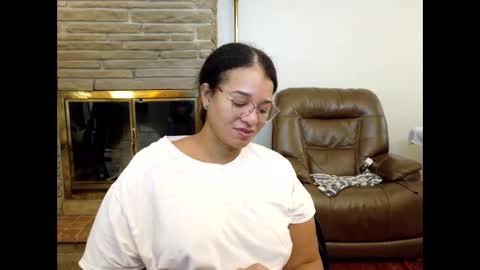 Queen Bon Vivantt online show from 11-13-25, 02:49