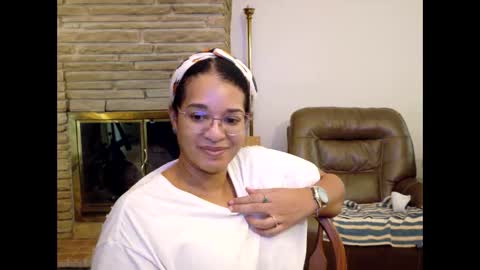 Queen Bon Vivantt online show from 12-19-25, 06:59