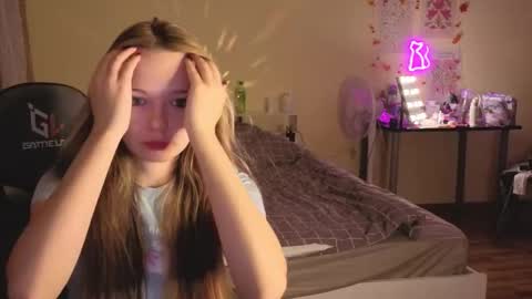 Milena online show from 10-27-25, 01:20