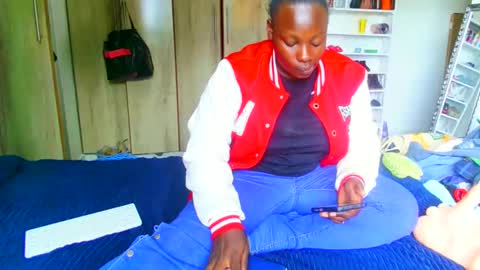 Snapshot of bootylicious_1_ chatting on 01-10-25, 10:50 vee online show from 01-10-25, 10:50