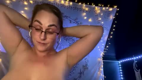 BossMom online show from 12-04-24, 03:26