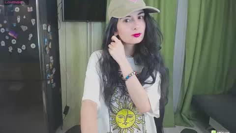 Snapshot of boxinghelen chatting on 02-18-25, 03:10 Helen  online show from 02-18-25, 03:10