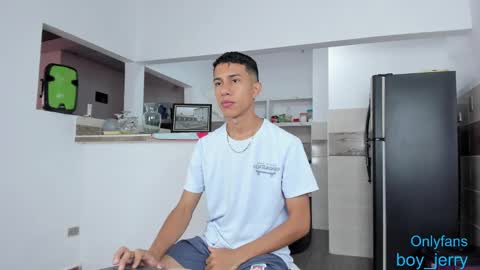 Snapshot of boy_jerry chatting on 12-06-24, 01:00 boy_jerry online show from 12-06-24, 01:00