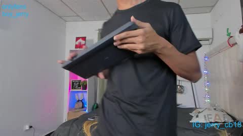 Snapshot of boy_jerry chatting on 12-15-25, 06:06 boy_jerry online show from 12-15-25, 06:06