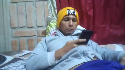 Snapshot of boycumlatino21 chatting on 01-07-25, 03:03 Boy online show from 01-07-25, 03:03