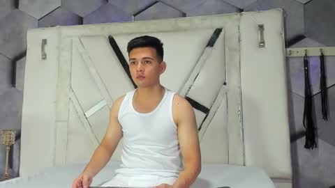 boyhot_mio online show from 02-10-26, 02:37