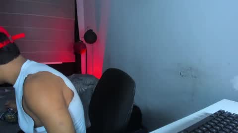 Snapshot of boylatin_777 chatting on 12-21-24, 06:30 miguel  online show from 12-21-24, 06:30