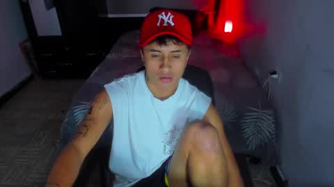 Snapshot of boylatin_777 chatting on 01-07-25, 09:18 miguel  online show from 01-07-25, 09:18