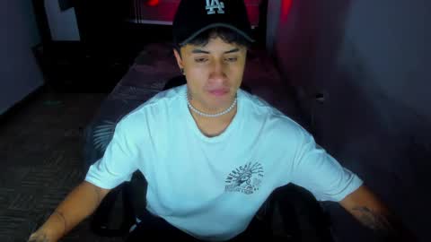 Snapshot of boylatin_777 chatting on 01-09-25, 02:33 miguel  online show from 01-09-25, 02:33