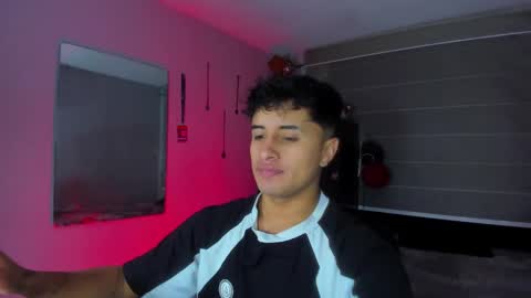 Snapshot of boylatin_777 chatting on 01-13-25, 03:01 miguel  online show from 01-13-25, 03:01