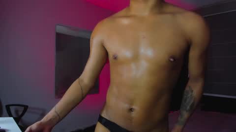 Snapshot of boylatin_777 chatting on 01-15-25, 10:24 miguel  online show from 01-15-25, 10:24