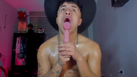 Snapshot of boylatin_777 chatting on 01-21-25, 09:24 miguel  online show from 01-21-25, 09:24