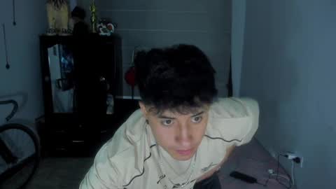 Snapshot of boylatin_777 chatting on 01-21-25, 12:29 miguel  online show from 01-21-25, 12:29