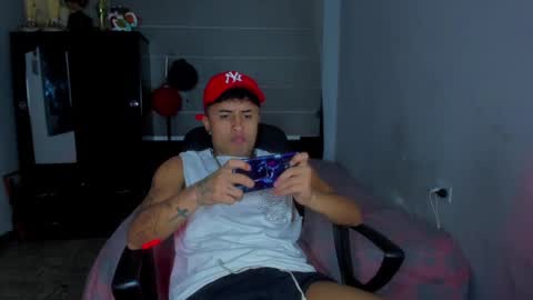 Snapshot of boylatin_777 chatting on 01-22-25, 07:46 miguel  online show from 01-22-25, 07:46