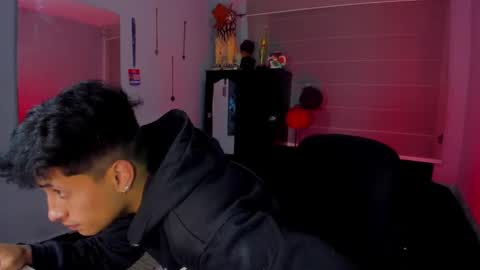 Snapshot of boylatin_777 chatting on 01-28-25, 03:25 miguel  online show from 01-28-25, 03:25