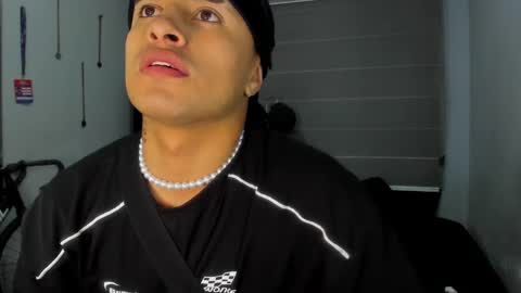 Snapshot of boylatin_777 chatting on 02-02-25, 01:02 miguel  online show from 02-02-25, 01:02