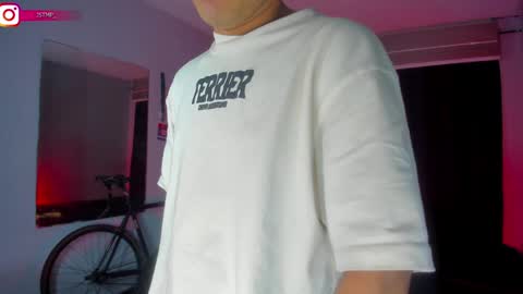 Snapshot of boylatin_777 chatting on 02-08-25, 06:01 miguel  online show from 02-08-25, 06:01