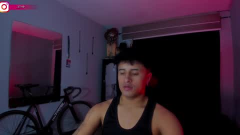 Snapshot of boylatin_777 chatting on 02-11-25, 04:22 miguel  online show from 02-11-25, 04:22