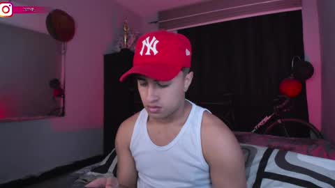 Snapshot of boylatin_777 chatting on 02-25-25, 11:11 miguel  online show from 02-25-25, 11:11