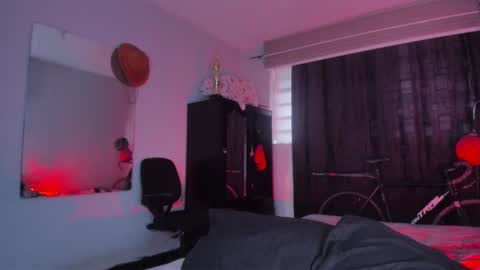 Snapshot of boylatin_777 chatting on 02-27-25, 09:47 miguel  online show from 02-27-25, 09:47