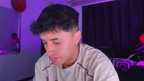 Snapshot of boylatin_777 chatting on 02-28-25, 11:34 miguel  online show from 02-28-25, 11:34