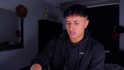 Snapshot of boylatin_777 chatting on 03-05-25, 05:40 miguel  online show from 03-05-25, 05:40