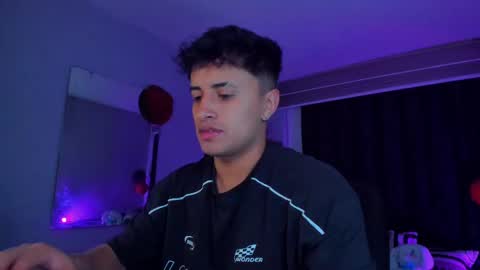 Snapshot of boylatin_777 chatting on 03-07-25, 08:23 miguel  online show from 03-07-25, 08:23