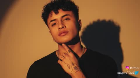 Snapshot of boylatin_777 chatting on 10-11-25, 06:39 miguel  online show from 10-11-25, 06:39