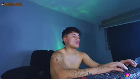 Snapshot of boylatin_777 chatting on 10-31-25, 11:06 miguel  online show from 10-31-25, 11:06